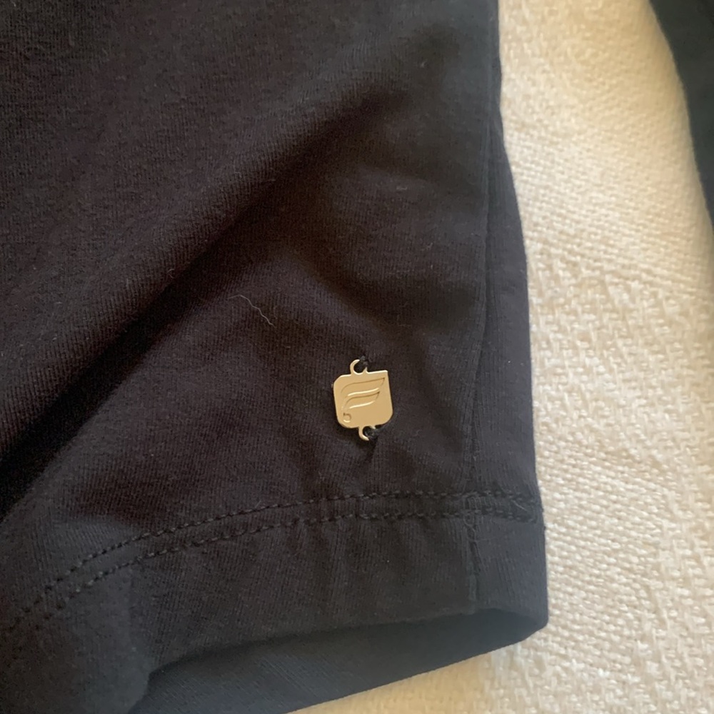 Cute NWT Fabletics Top - Picture 4 of 5
